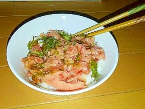 乗せるだけ、簡単ネギトロめかぶ丼